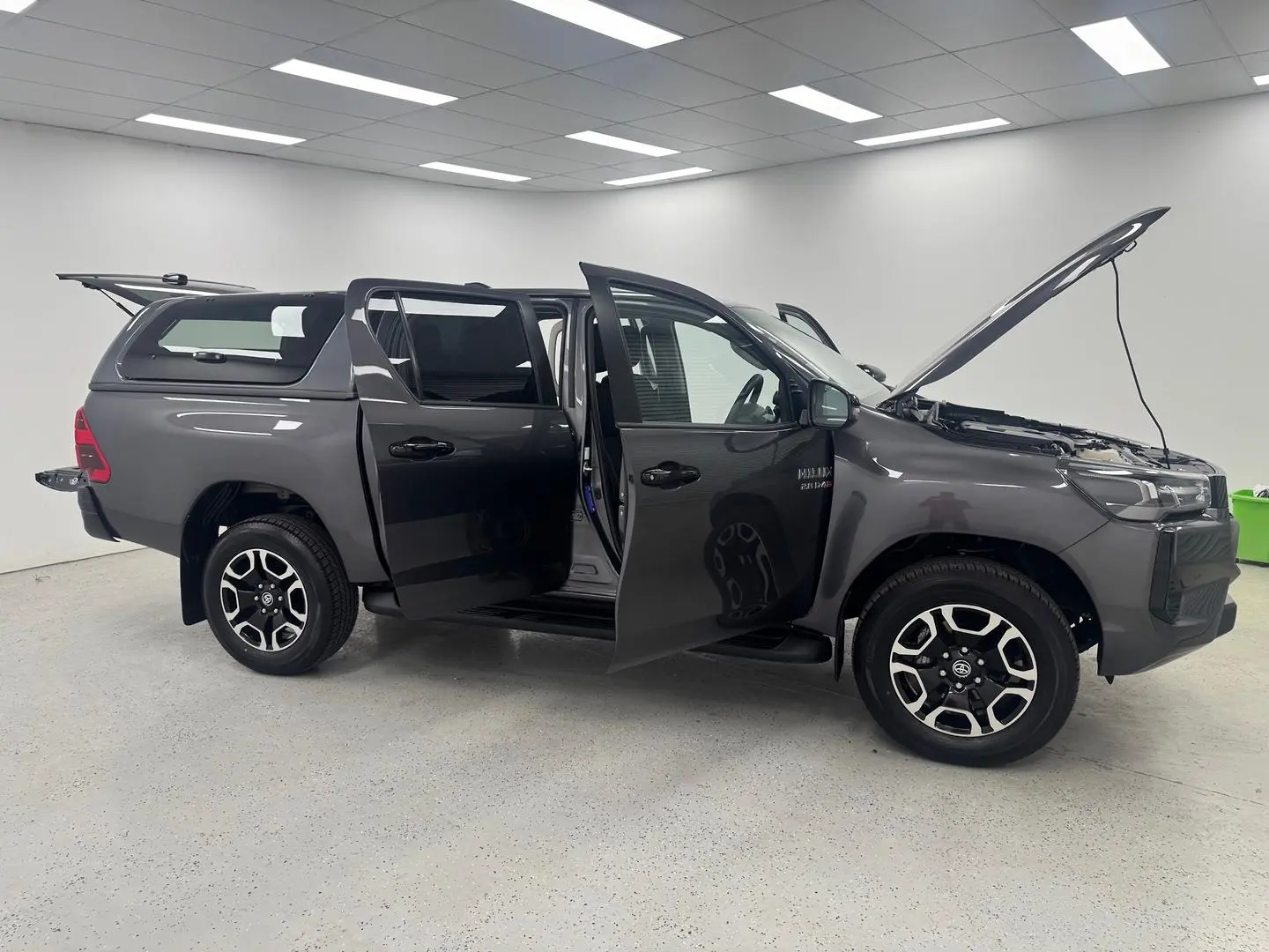 2025 Toyota Hilux Gallery Image 8