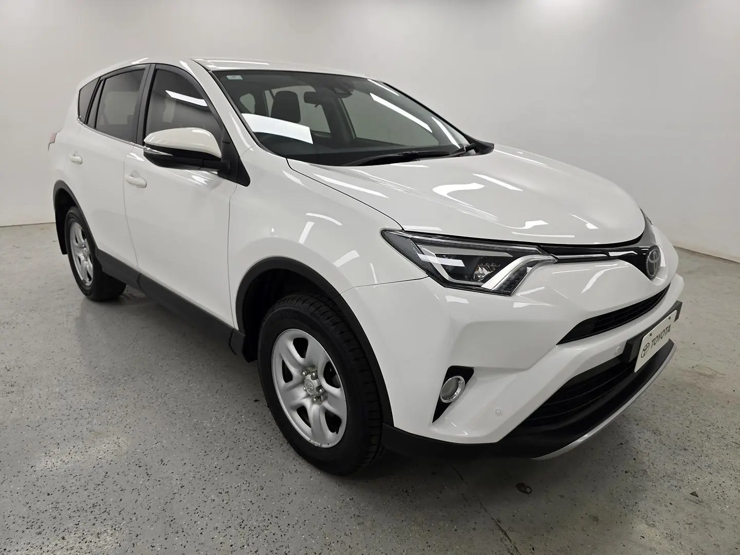 2018 Toyota Rav4 Gallery Image 1