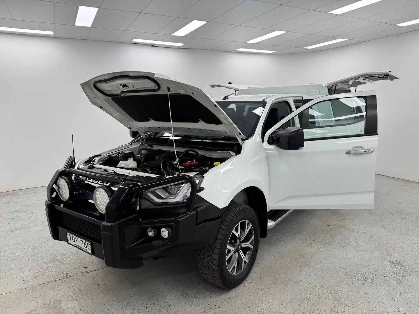 2024 Isuzu D-MAX Gallery Image 10