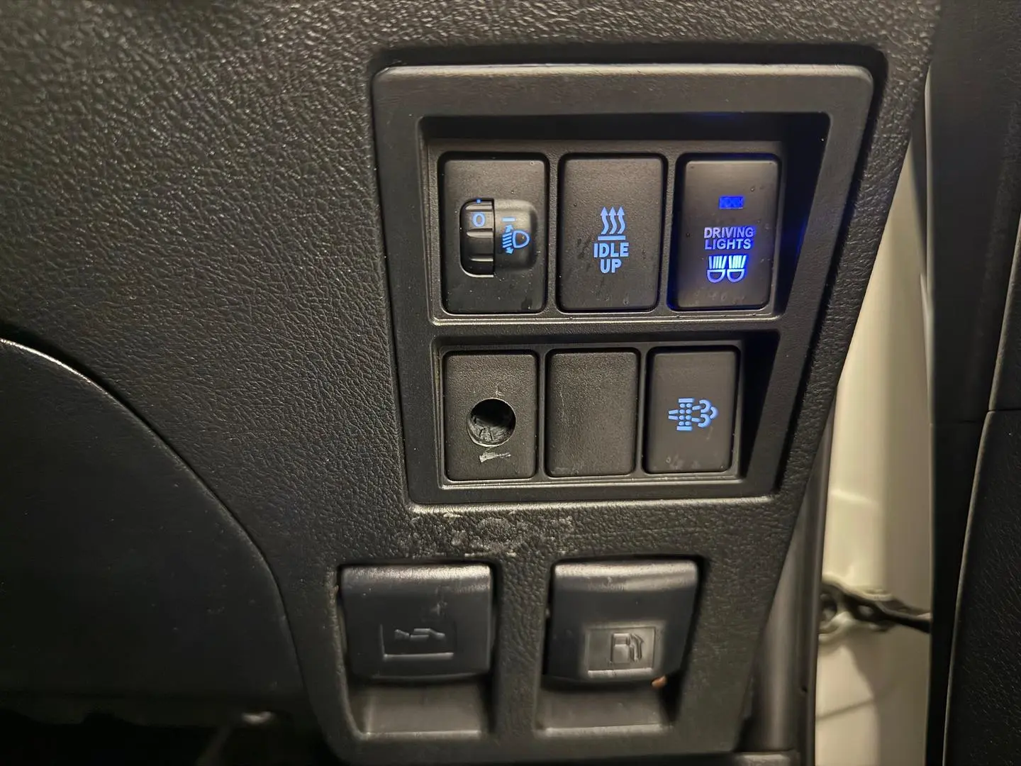 2020 Toyota Hilux Gallery Image 35