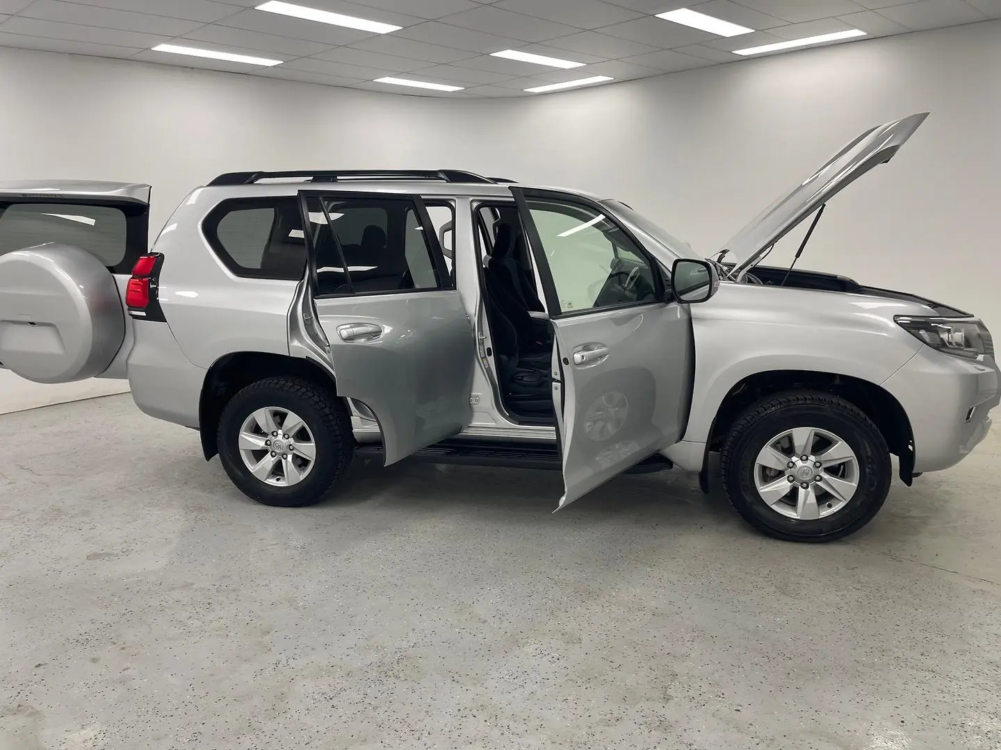 2017 Toyota Landcruiser Prado Gallery Image 9