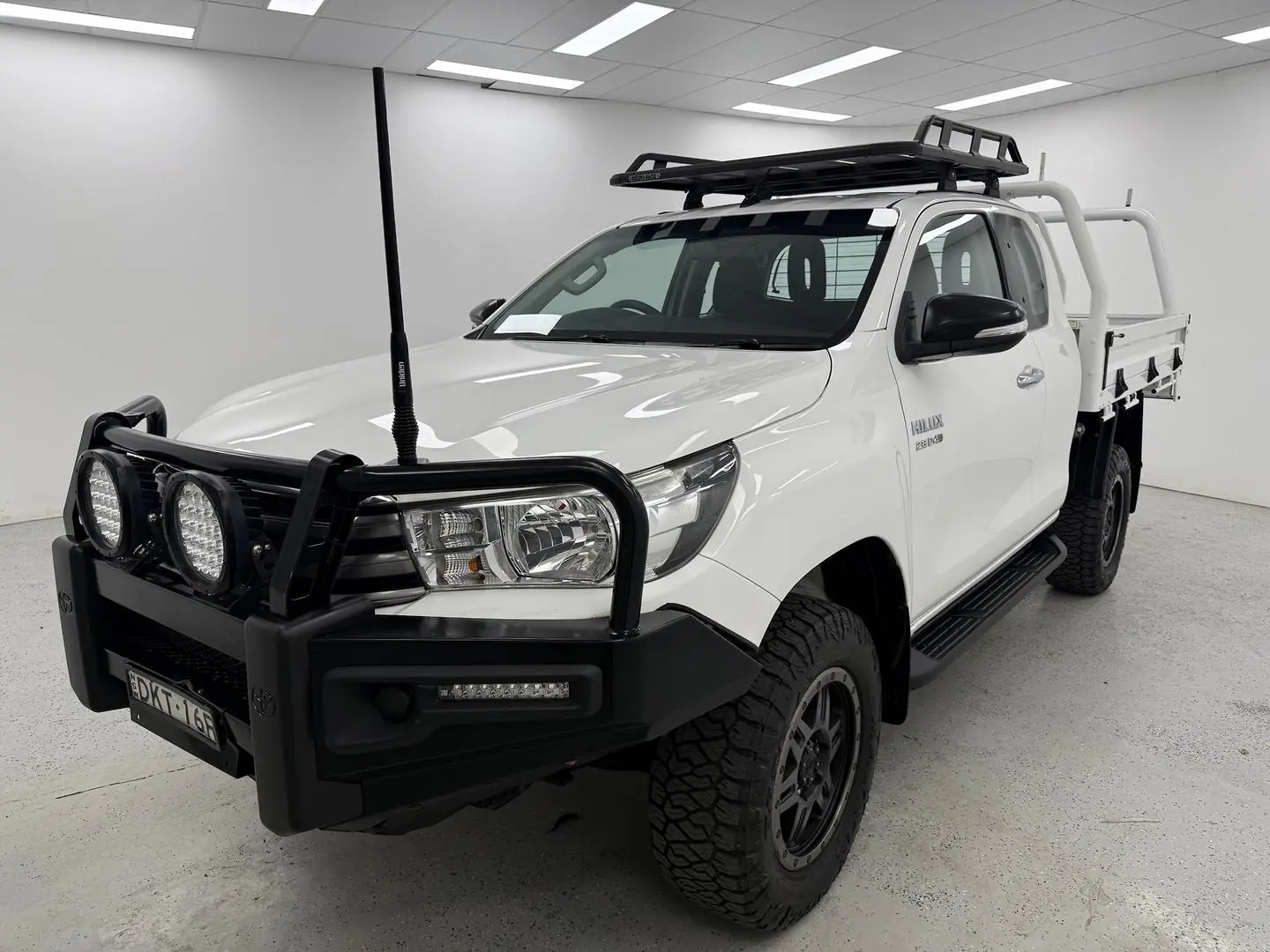 2016 Toyota Hilux Gallery Image 7