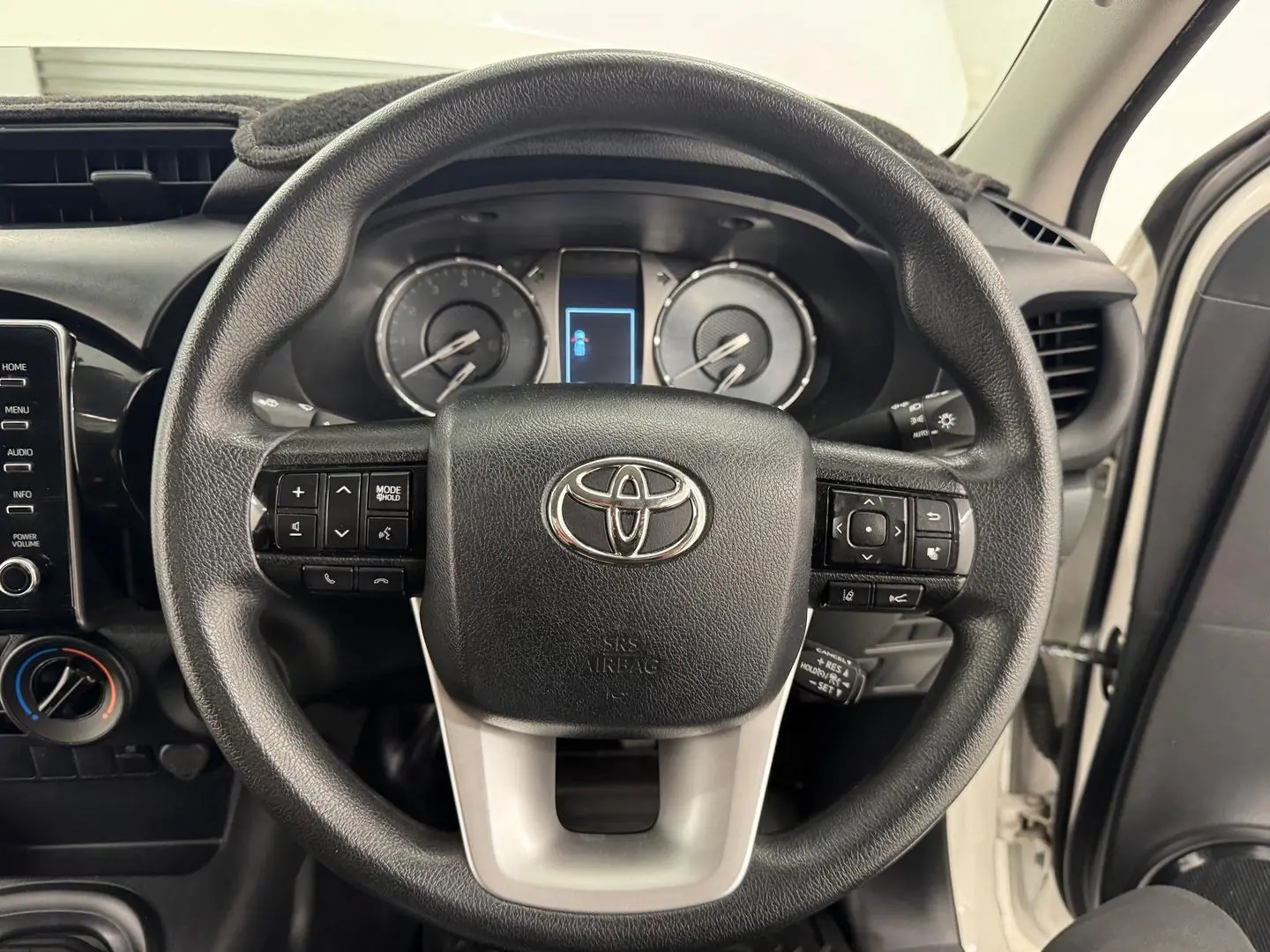 2020 Toyota Hilux Gallery Image 19