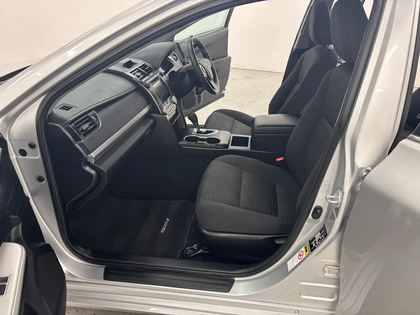 2016 Toyota Camry Gallery Image 16