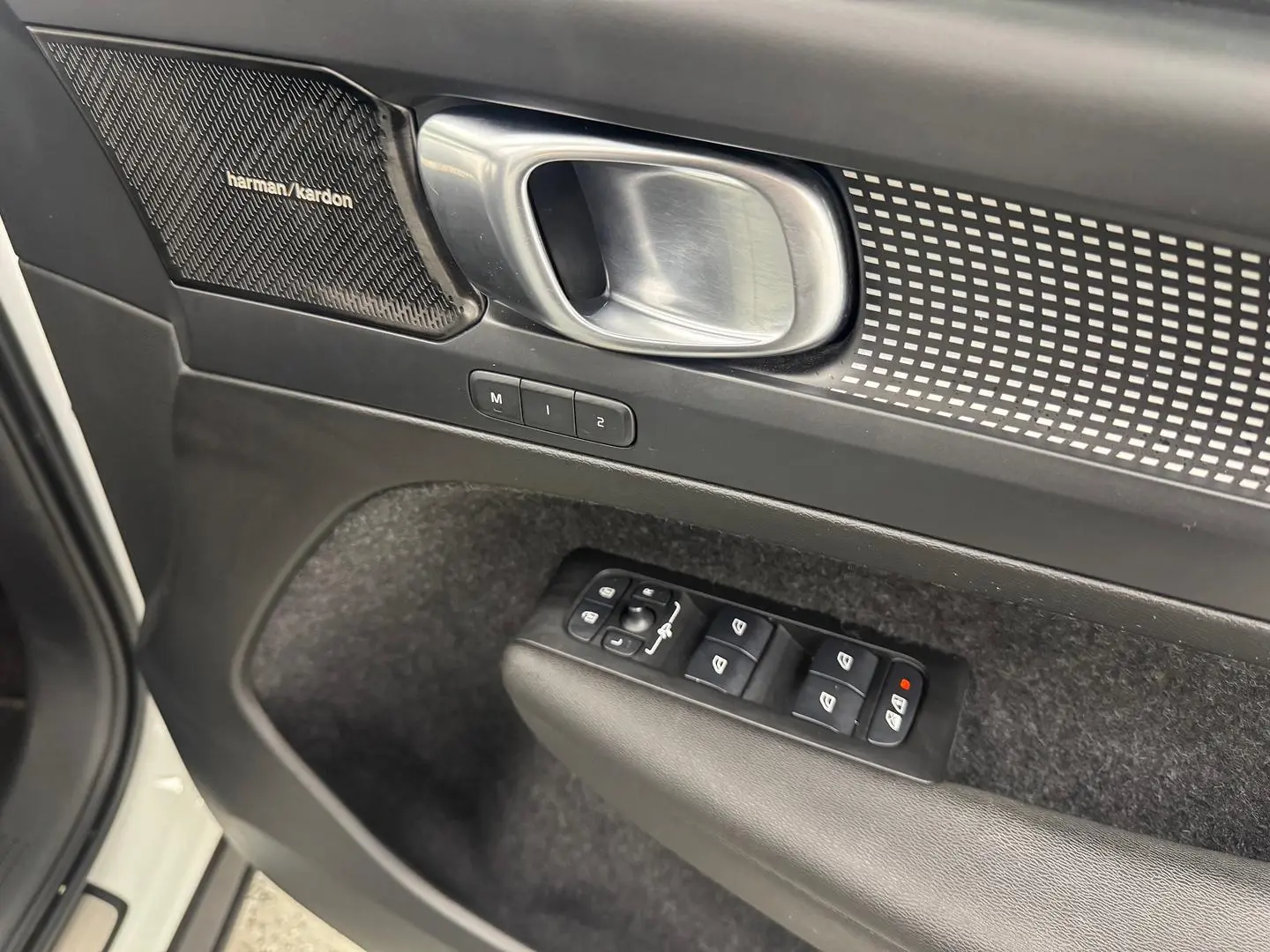 2020 Volvo XC40 Gallery Image 16