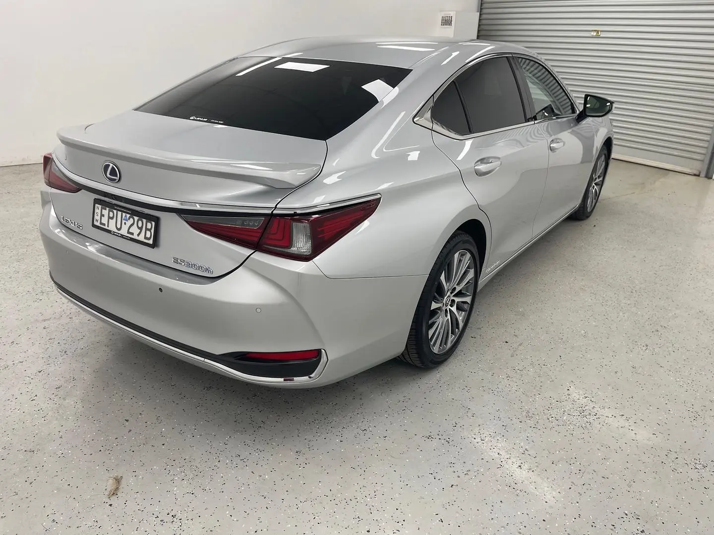 2021 Lexus ES Gallery Image 3