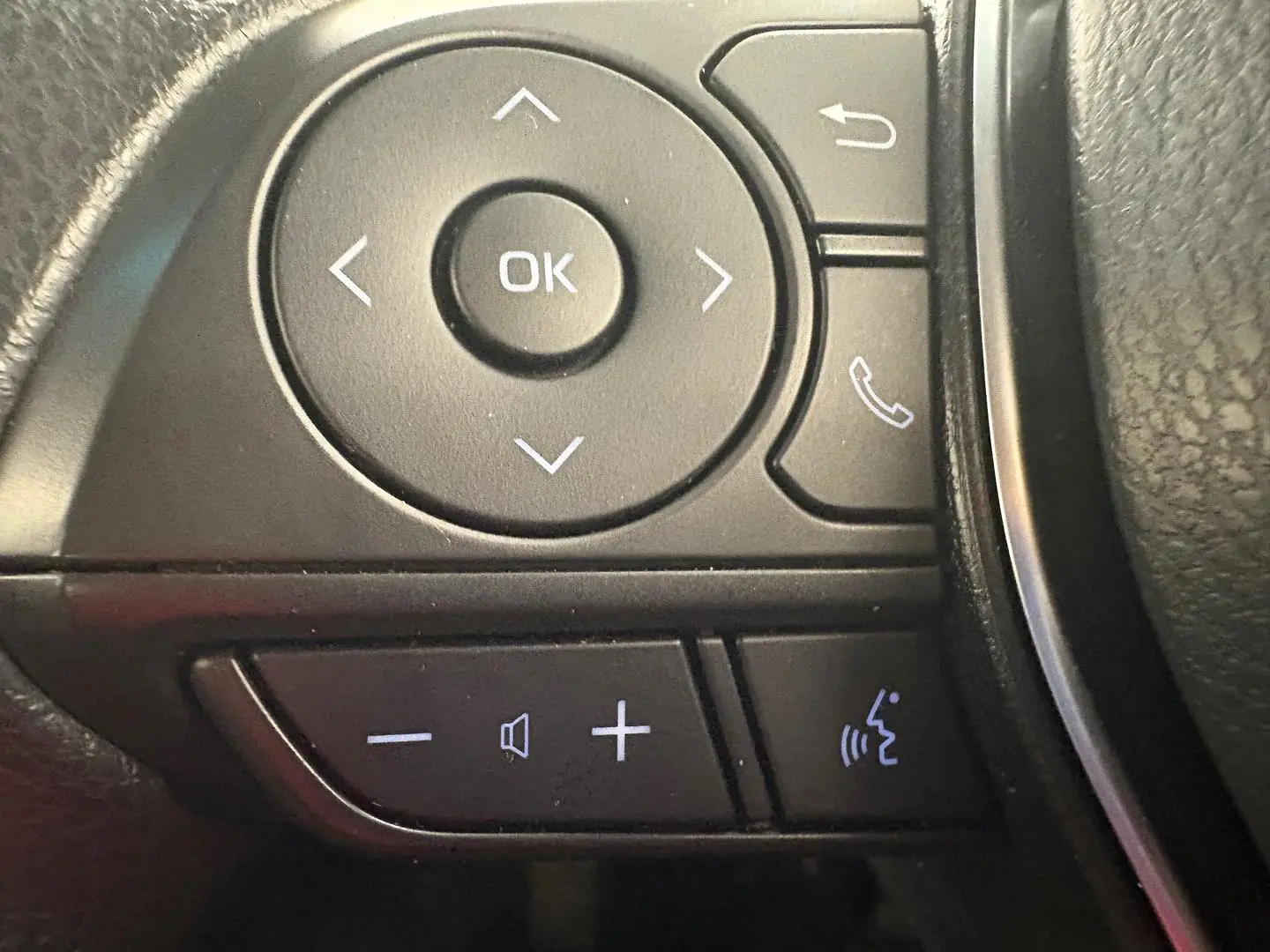 2019 Toyota Camry Gallery Image 28