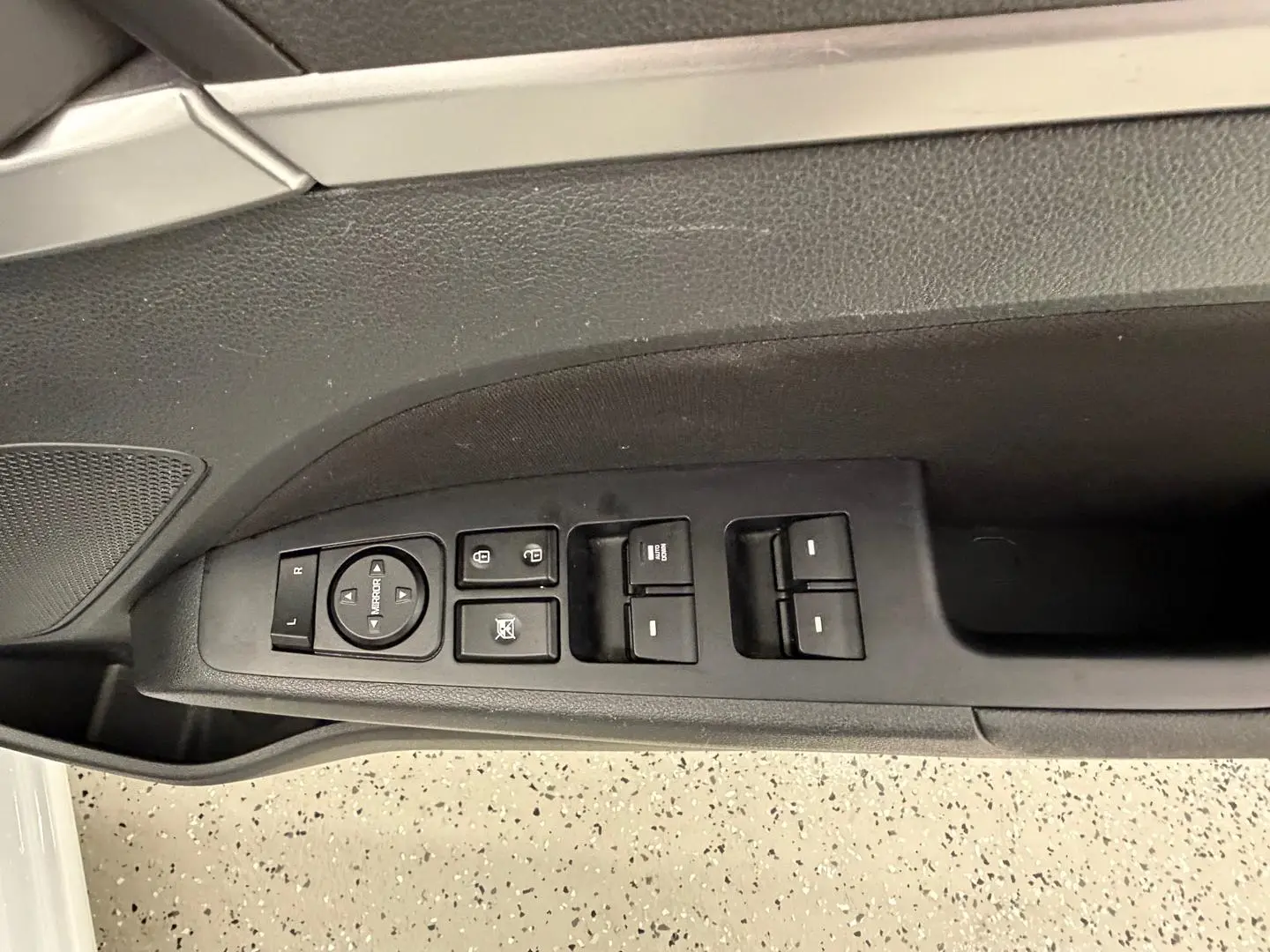 2019 Hyundai Elantra Gallery Image 23