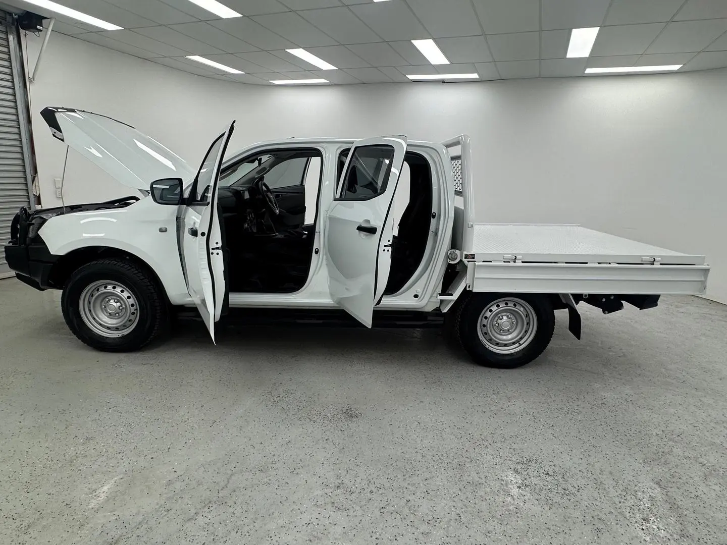 2024 Isuzu D-MAX Gallery Image 11