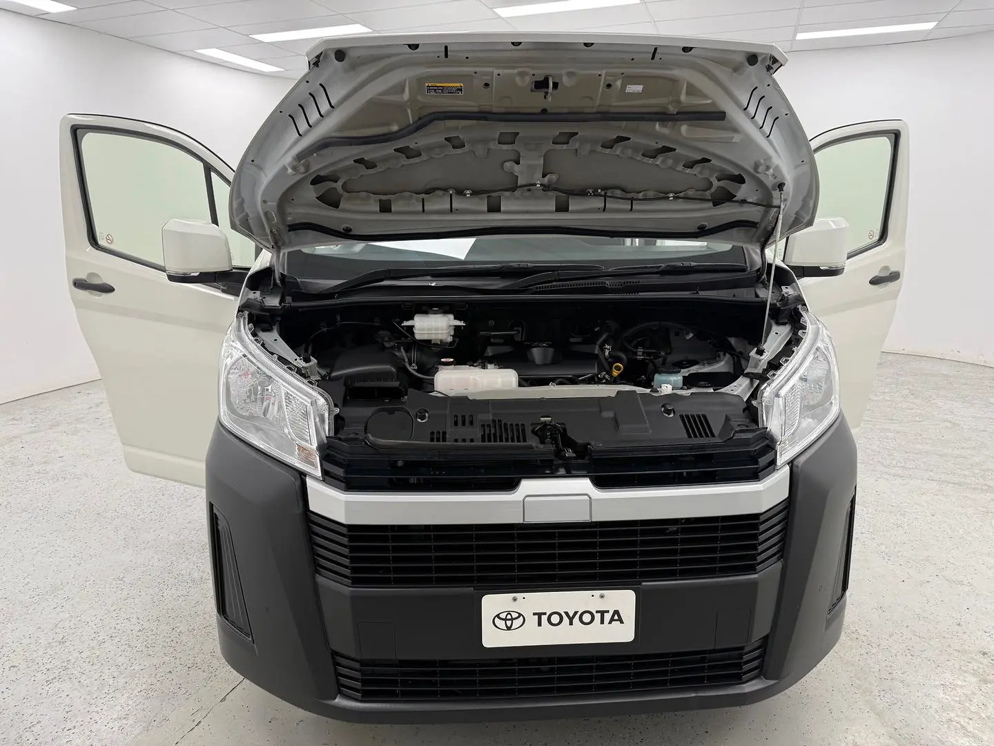 2022 Toyota Hiace Gallery Image 22