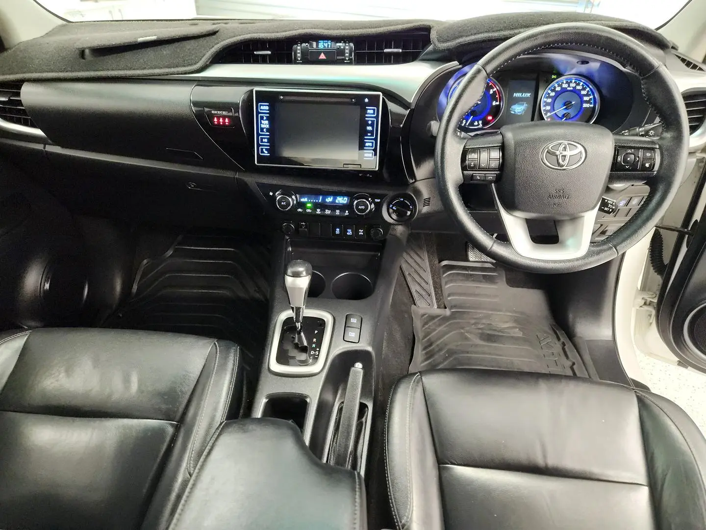 2017 Toyota Hilux Gallery Image 25