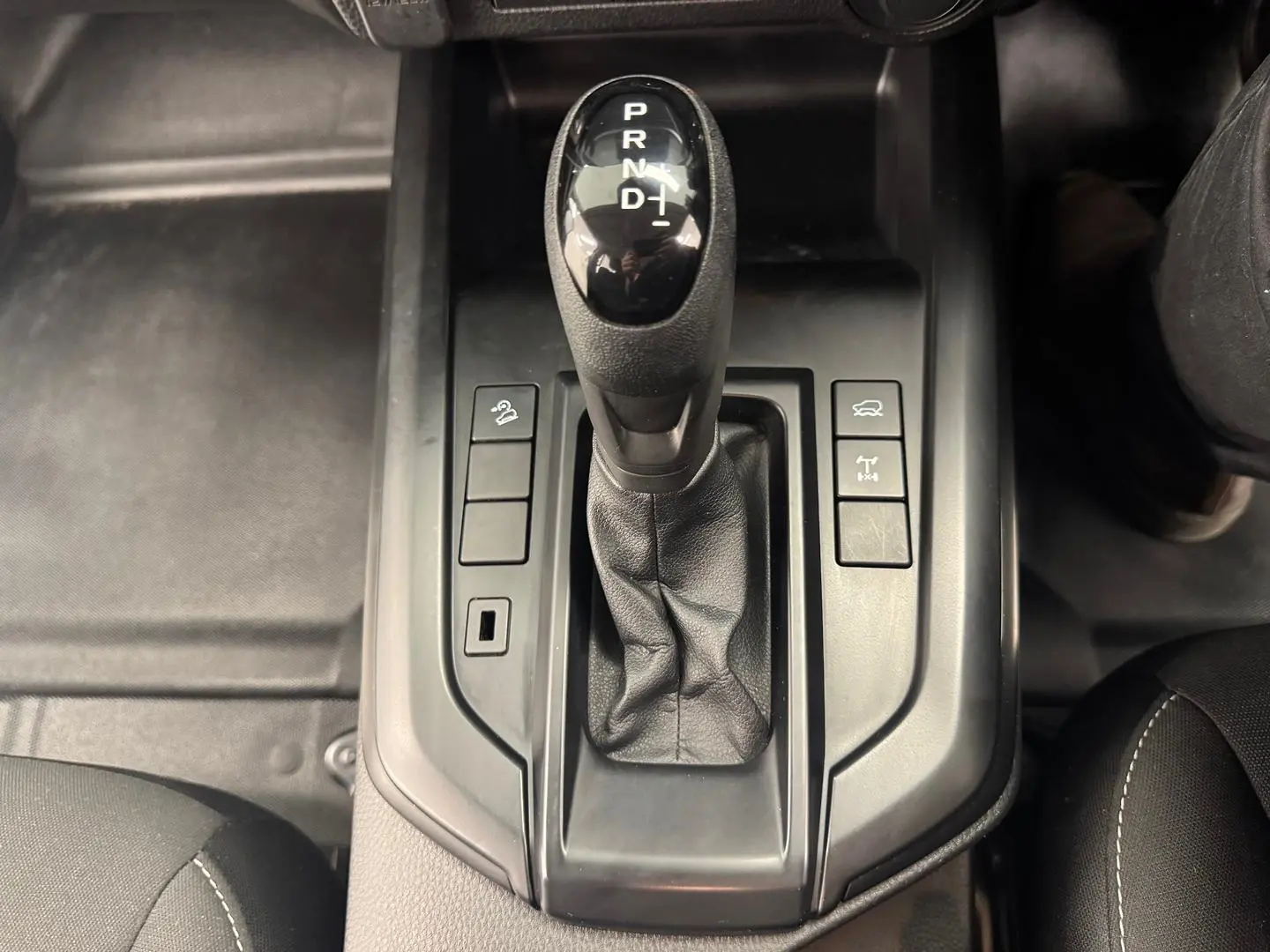 2024 Isuzu D-MAX Gallery Image 24