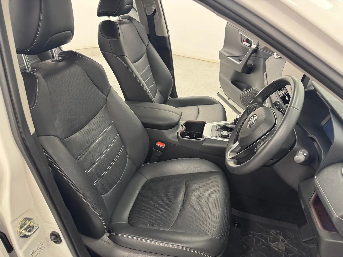 2022 Toyota RAV4 Gallery Image 25