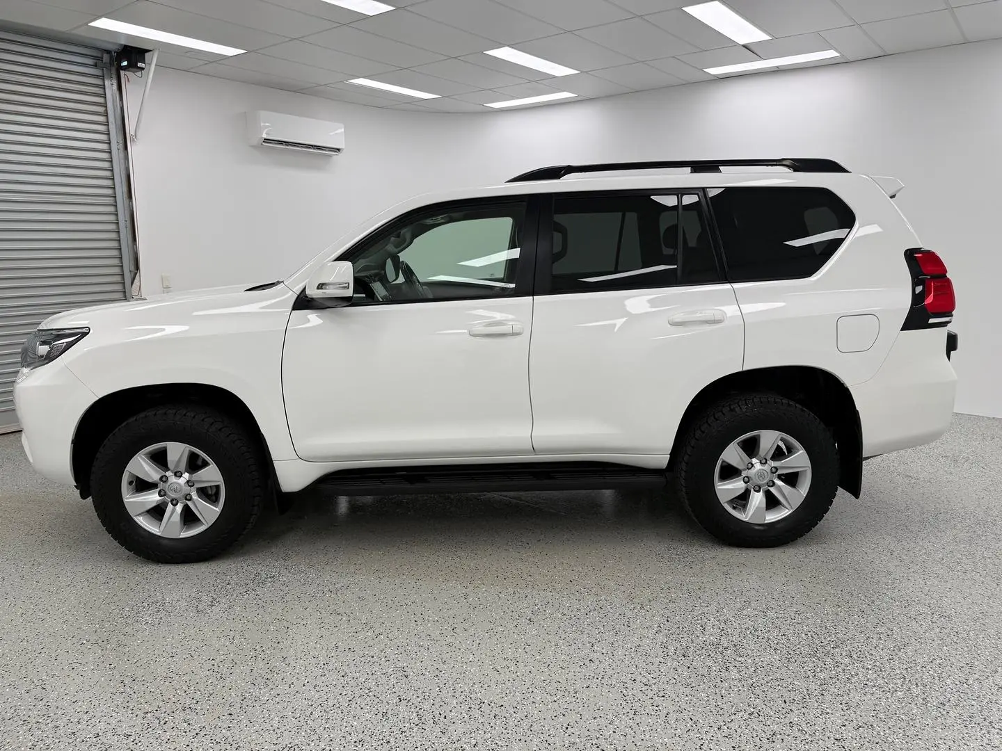 2021 Toyota Landcruiser Prado Gallery Image 6