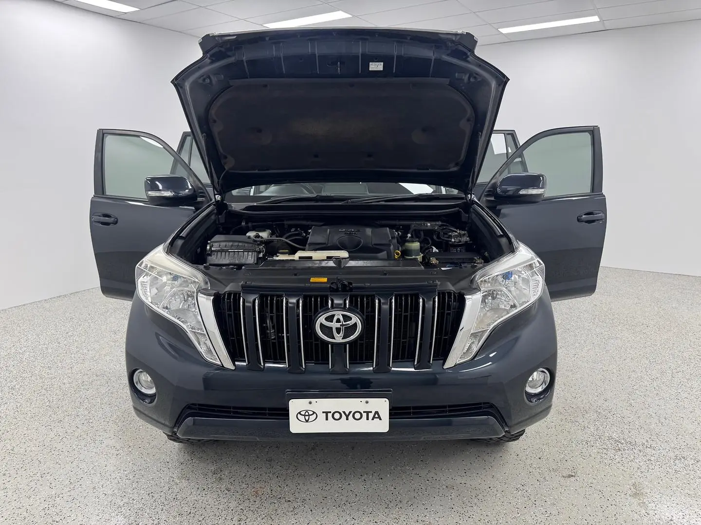 2016 Toyota Landcruiser Prado Gallery Image 13