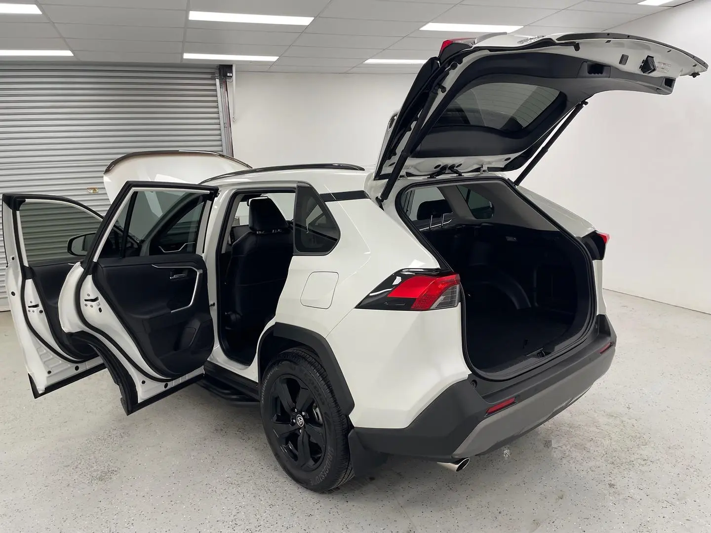 2020 Toyota RAV4 Gallery Image 12
