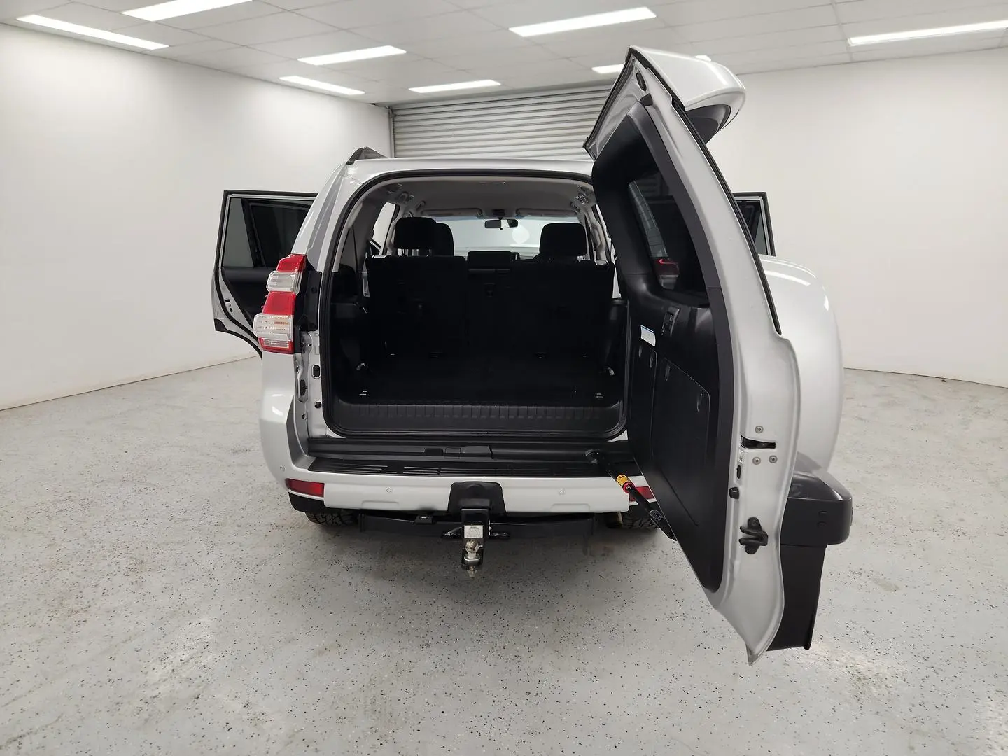2017 Toyota Landcruiser Prado Gallery Image 11