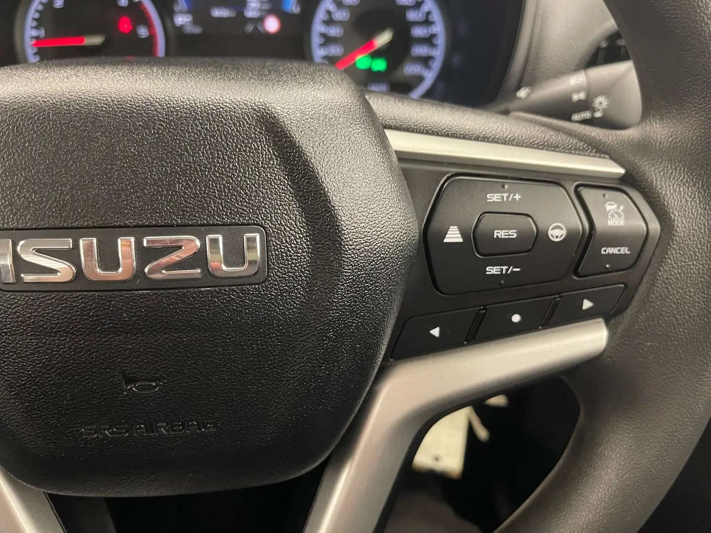 2024 Isuzu D-MAX Gallery Image 25