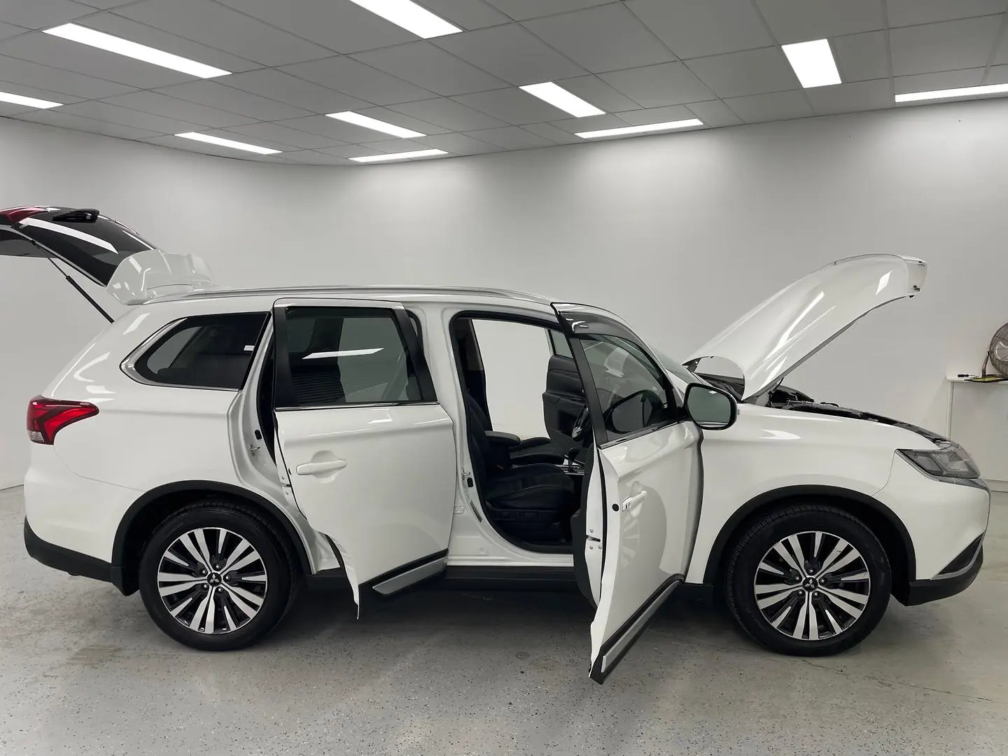 2019 Mitsubishi Outlander Gallery Image 9