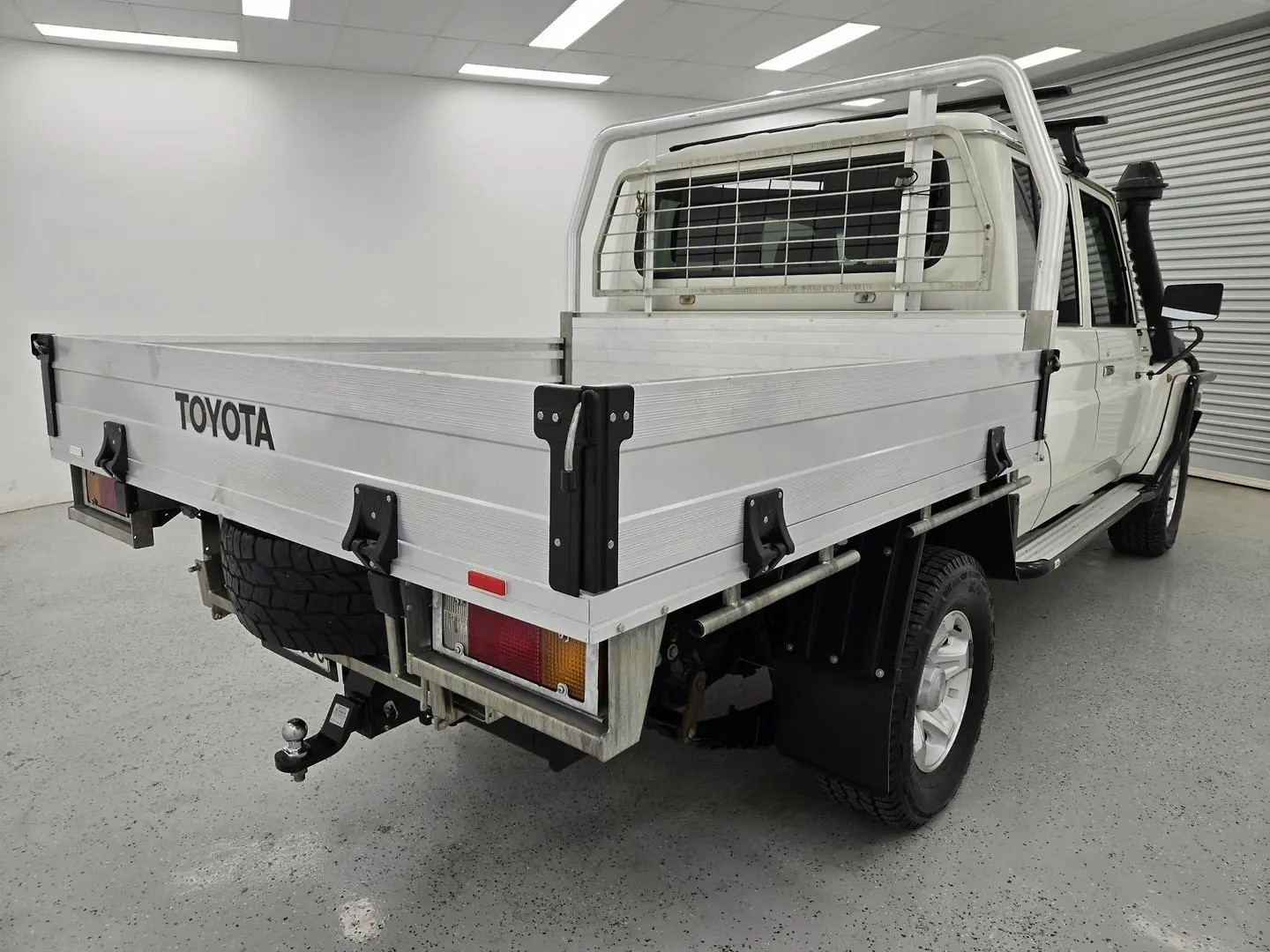 2018 Toyota Landcruiser Gallery Image 3