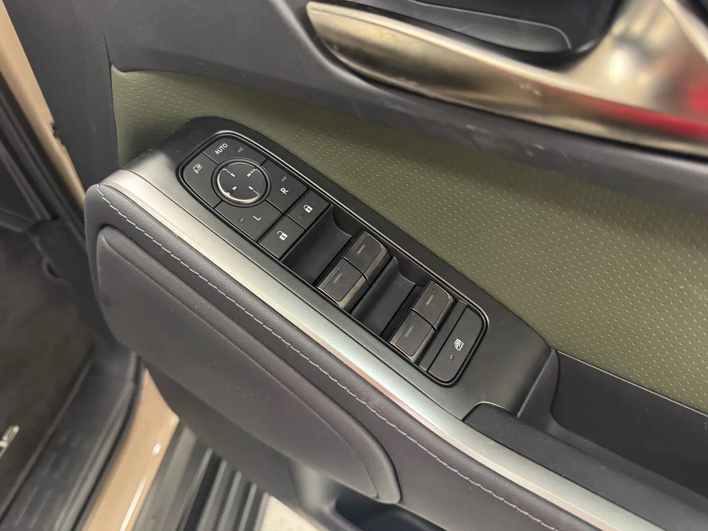 2024 Lexus GX Gallery Image 16