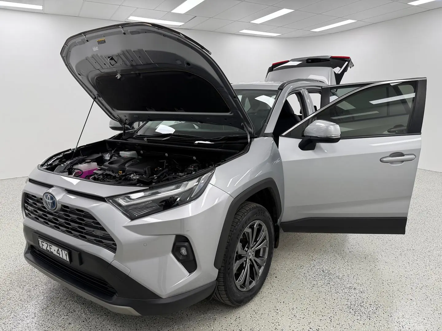 2023 Toyota RAV4 Gallery Image 8