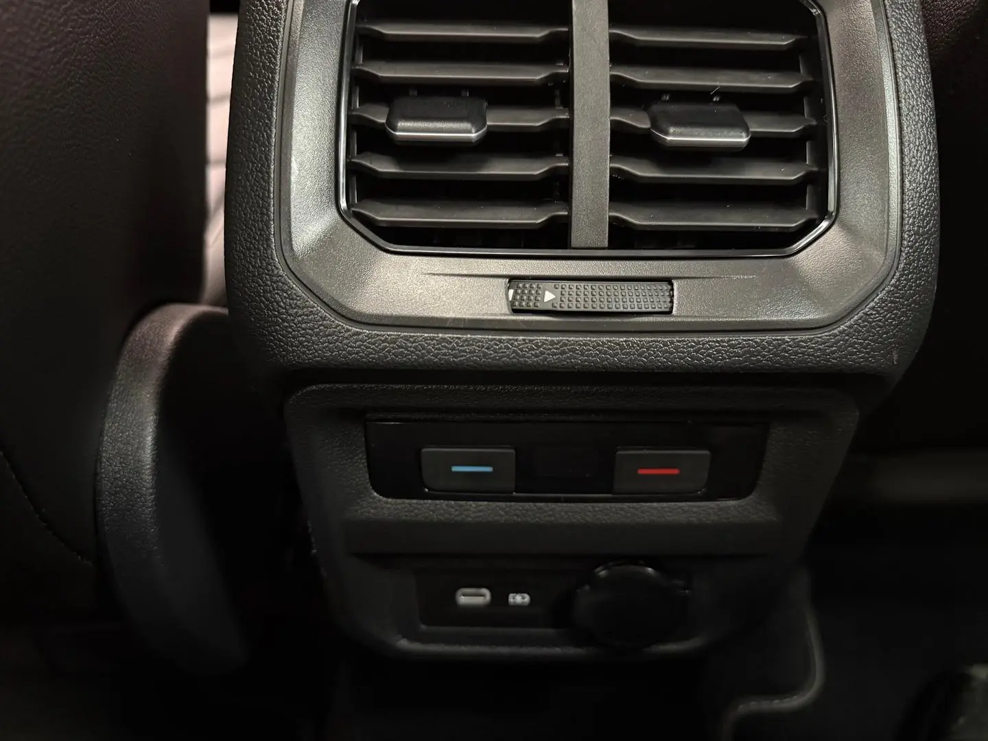 2021 Volkswagen Tiguan Gallery Image 27