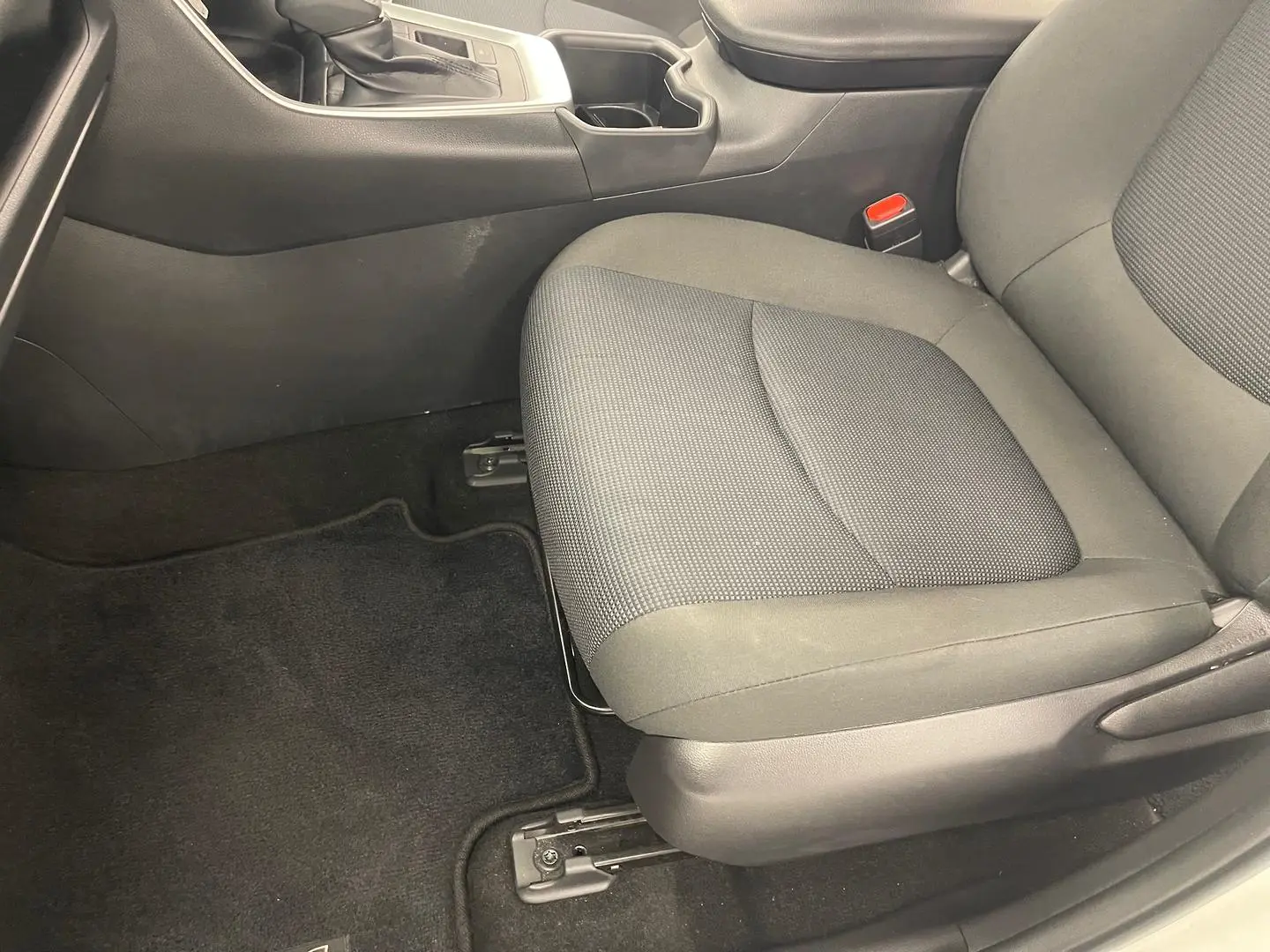 2024 Toyota RAV4 Gallery Image 17