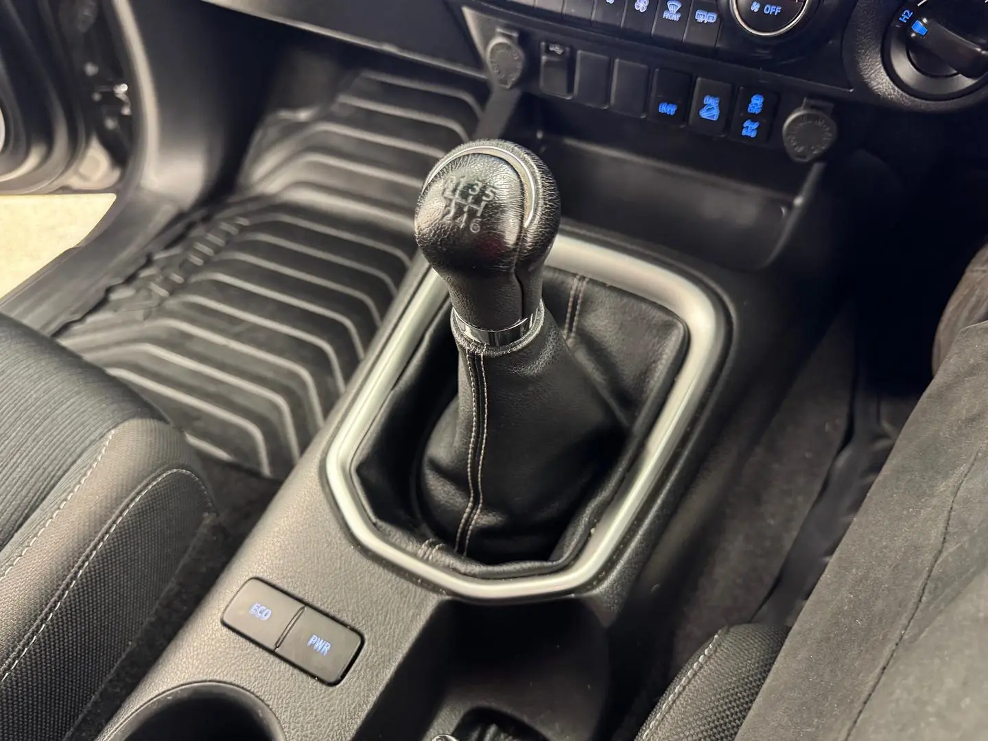 2022 Toyota Hilux Gallery Image 25