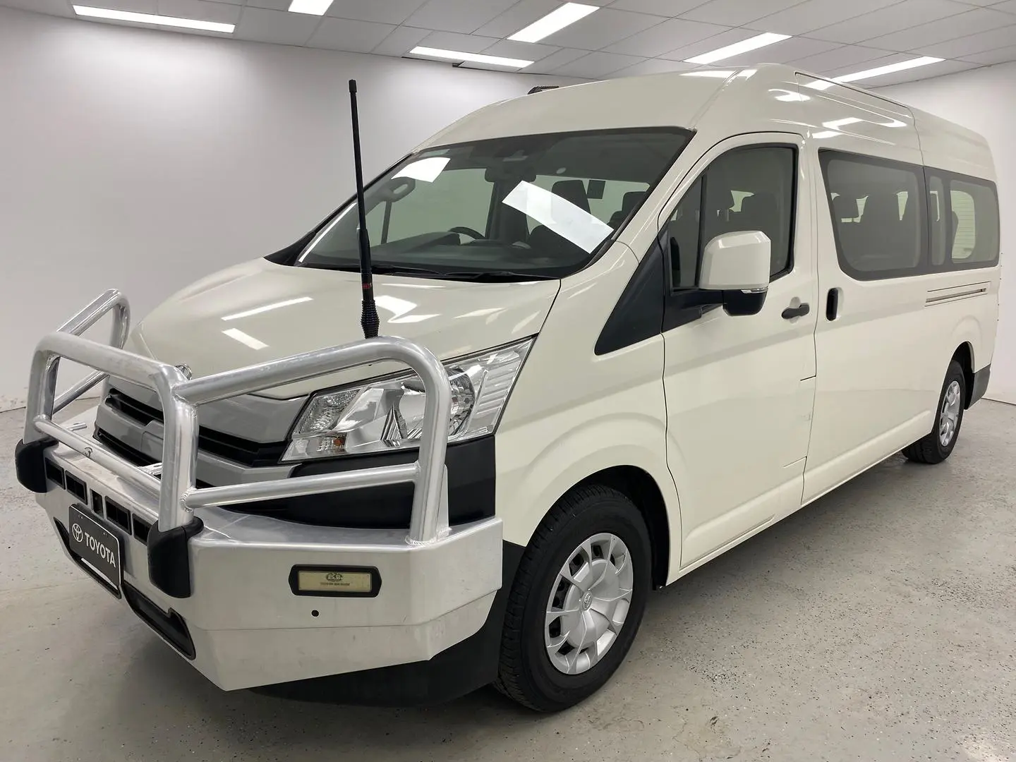 2021 Toyota Hiace Gallery Image 7