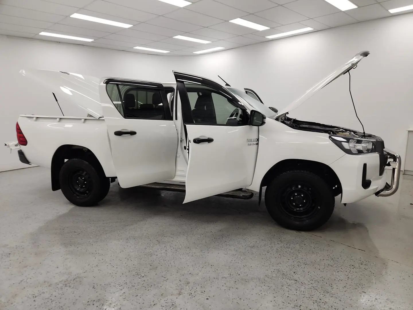 2021 Toyota Hilux Gallery Image 9