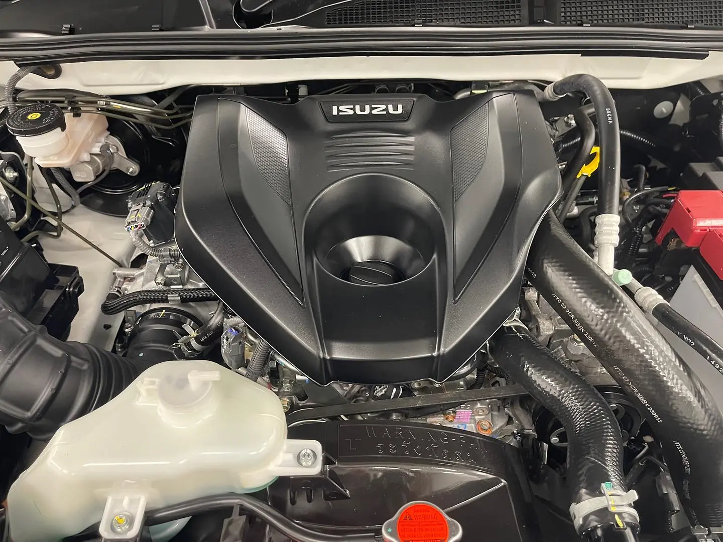 2024 Isuzu D-MAX Gallery Image 14