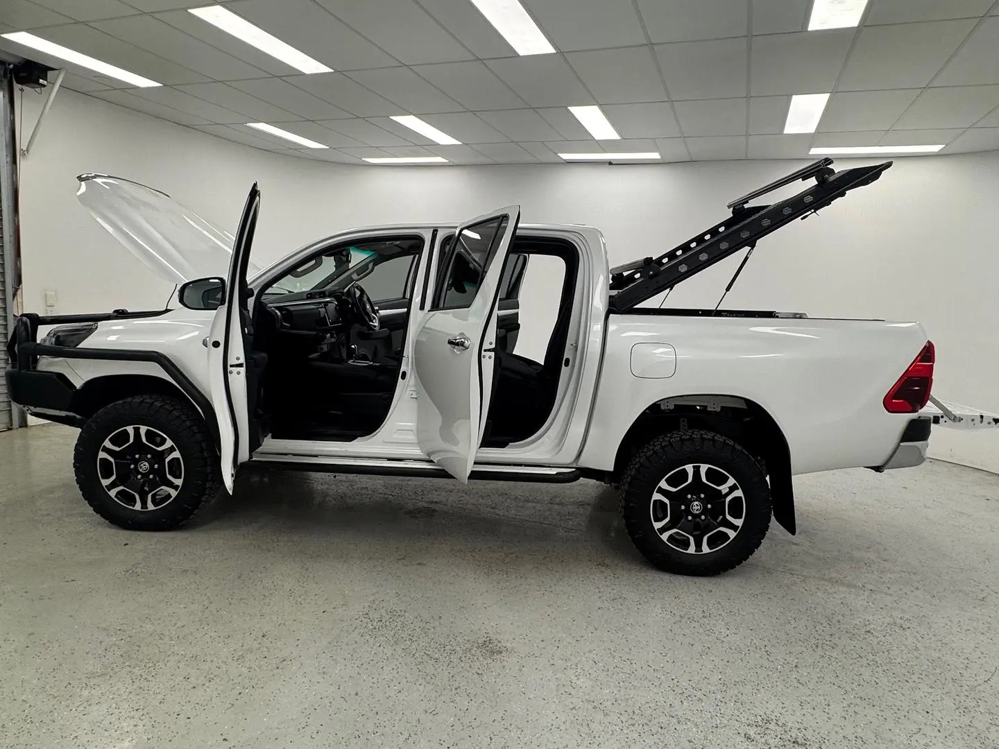 2023 Toyota Hilux Gallery Image 11