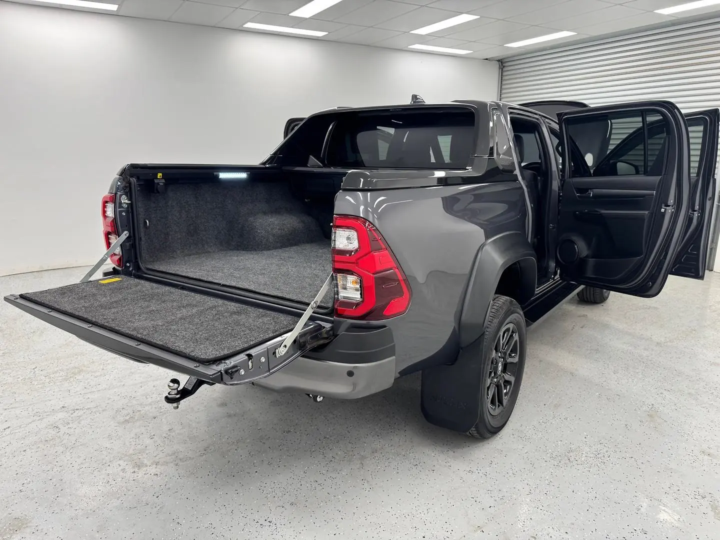 2023 Toyota Hilux Gallery Image 9