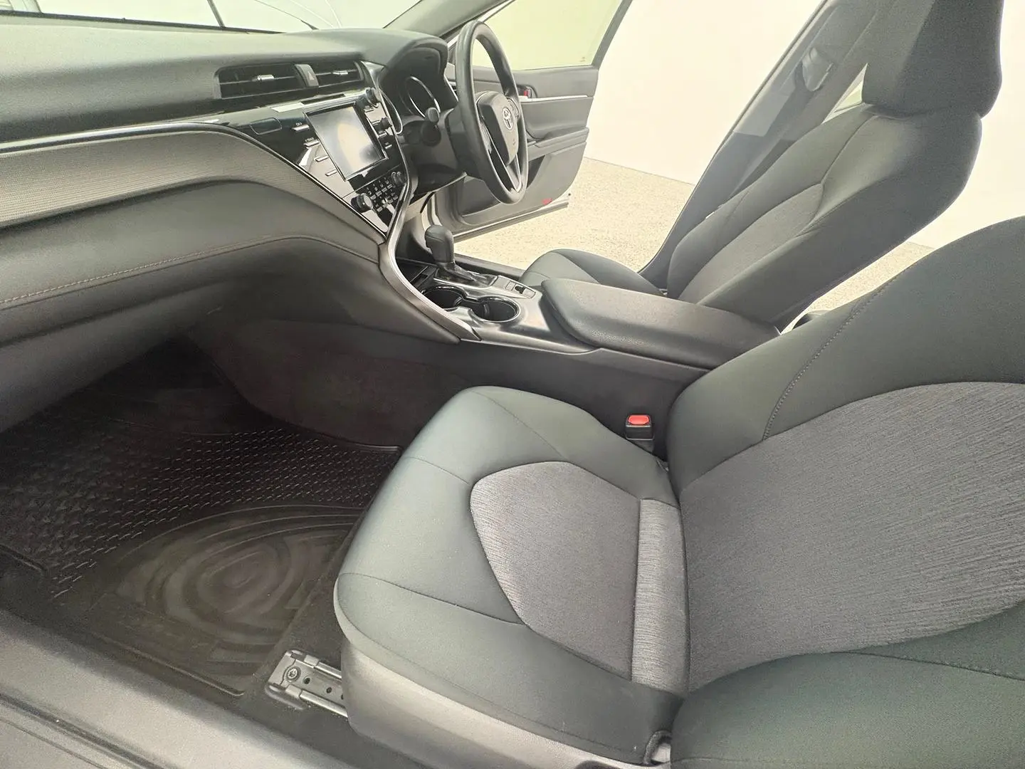 2019 Toyota Camry Gallery Image 22