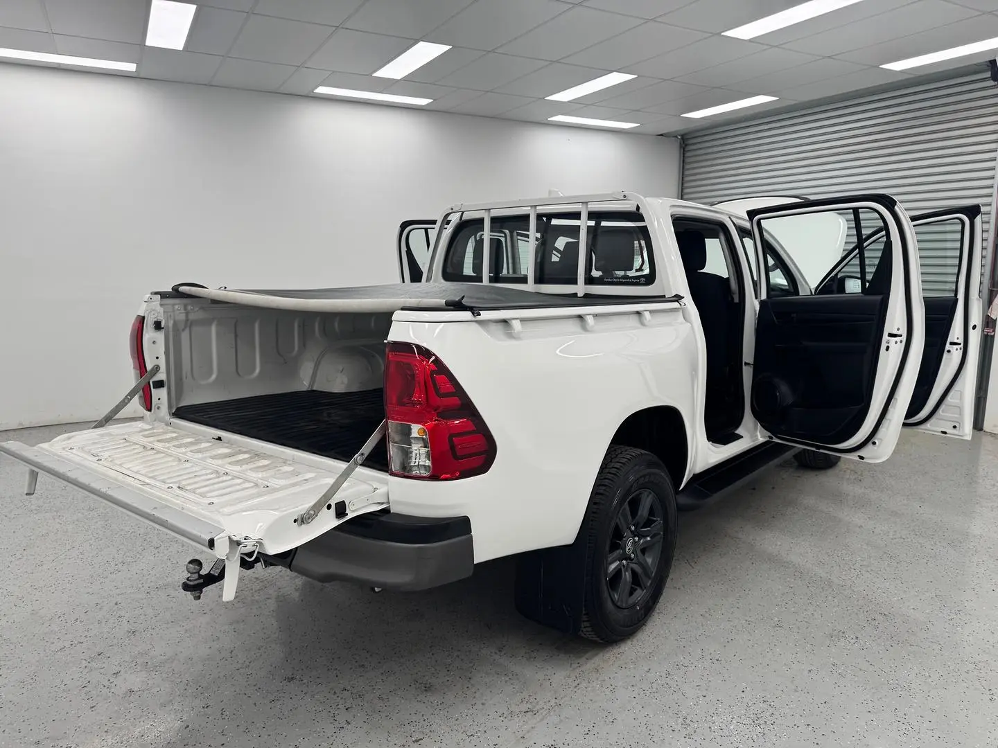 2023 Toyota Hilux Gallery Image 9
