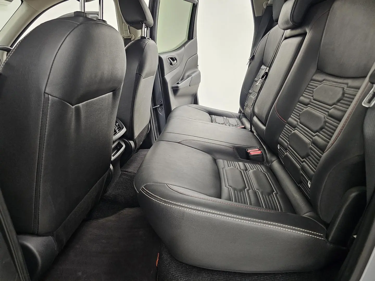 2021 Nissan Navara Gallery Image 14