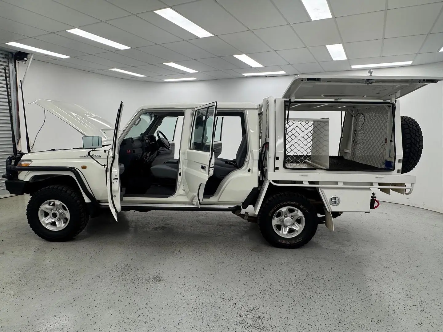 2020 Toyota Landcruiser Gallery Image 11