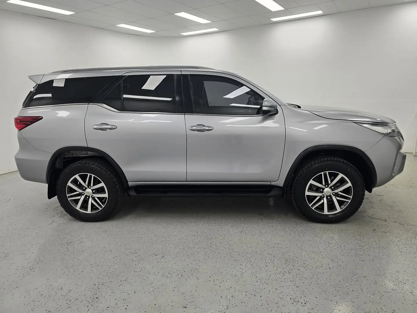 2017 Toyota Fortuner Gallery Image 2