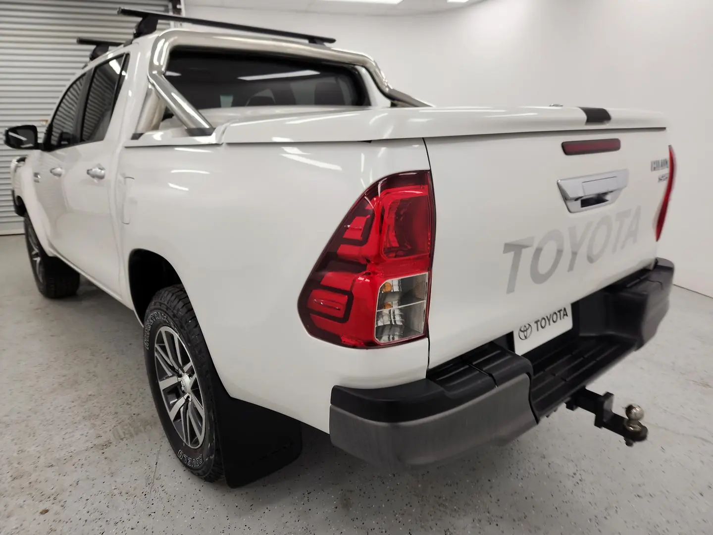 2017 Toyota Hilux Gallery Image 5