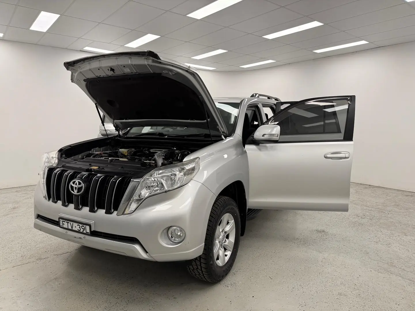 2015 Toyota Landcruiser Prado Gallery Image 8