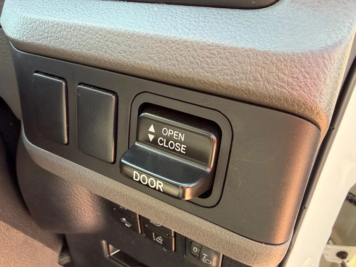 2025 Toyota Coaster Gallery Image 10