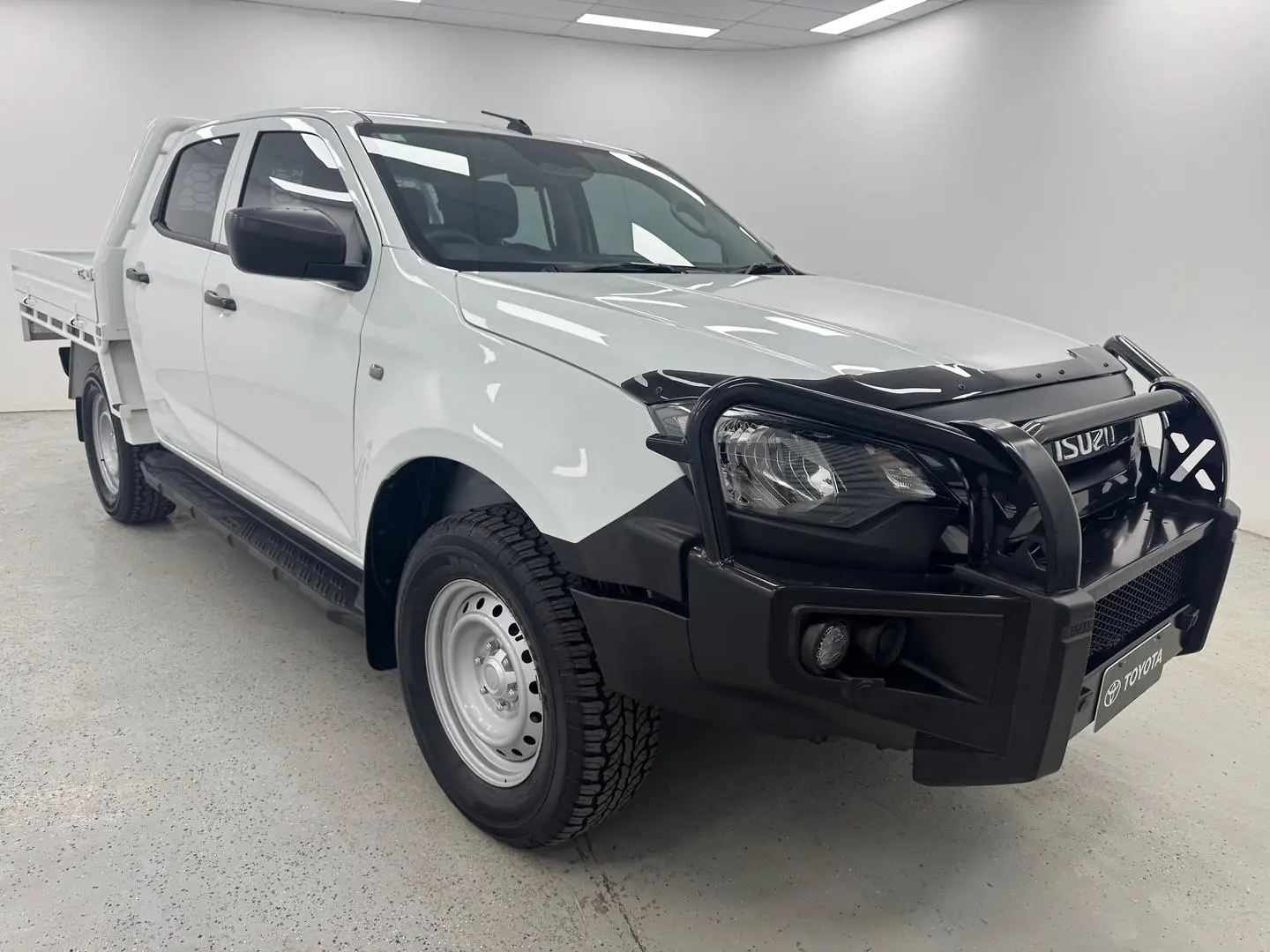2024 Isuzu D-MAX Gallery Image 1