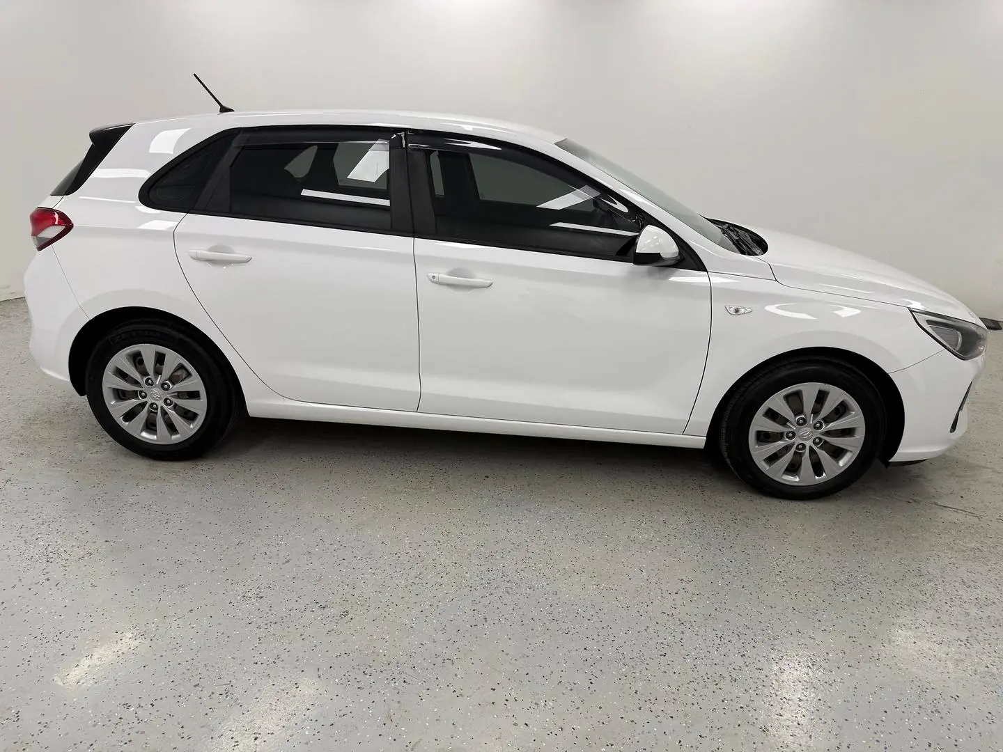 2018 Hyundai i30 Gallery Image 2