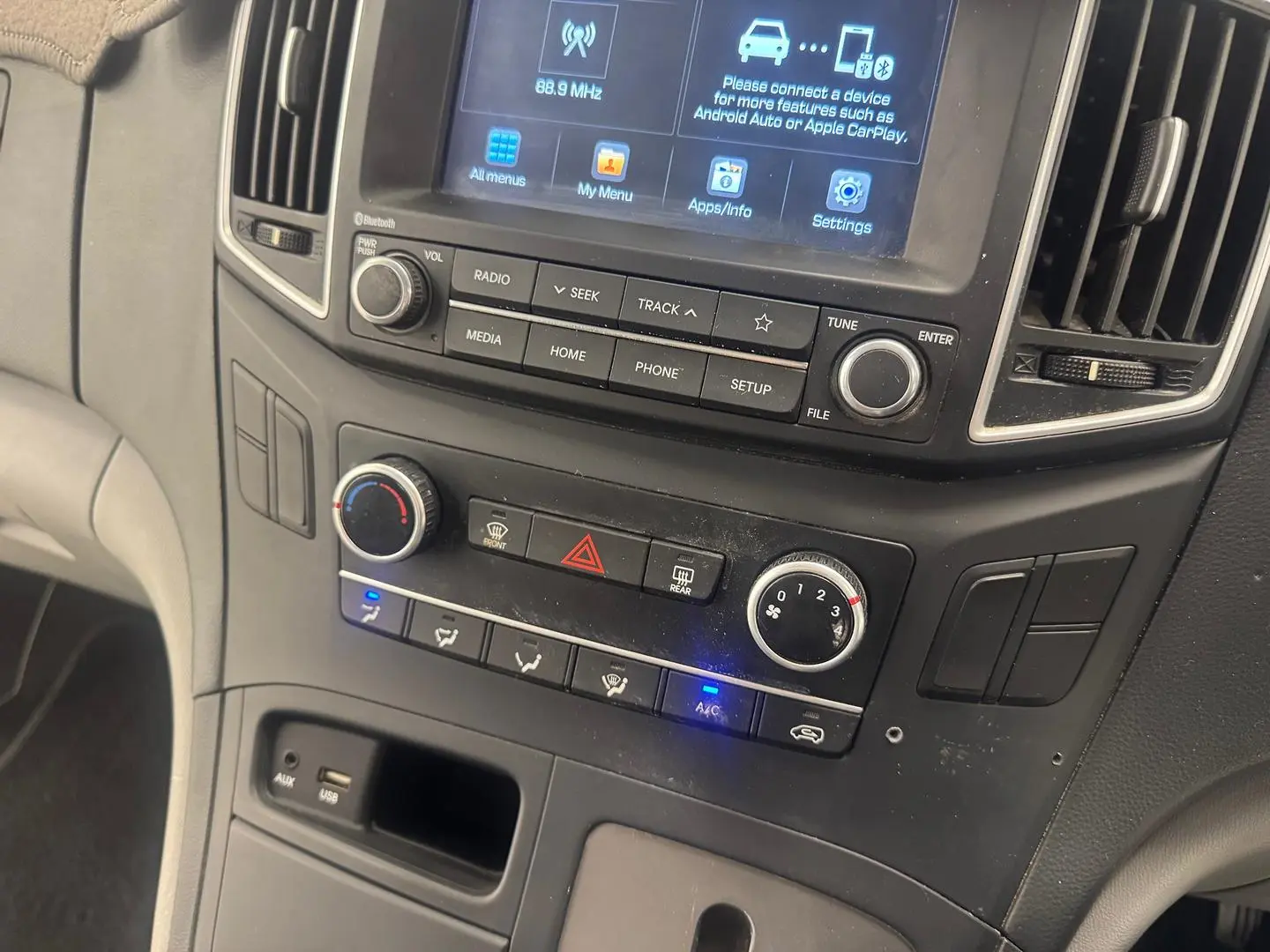 2020 Hyundai iLoad Gallery Image 23