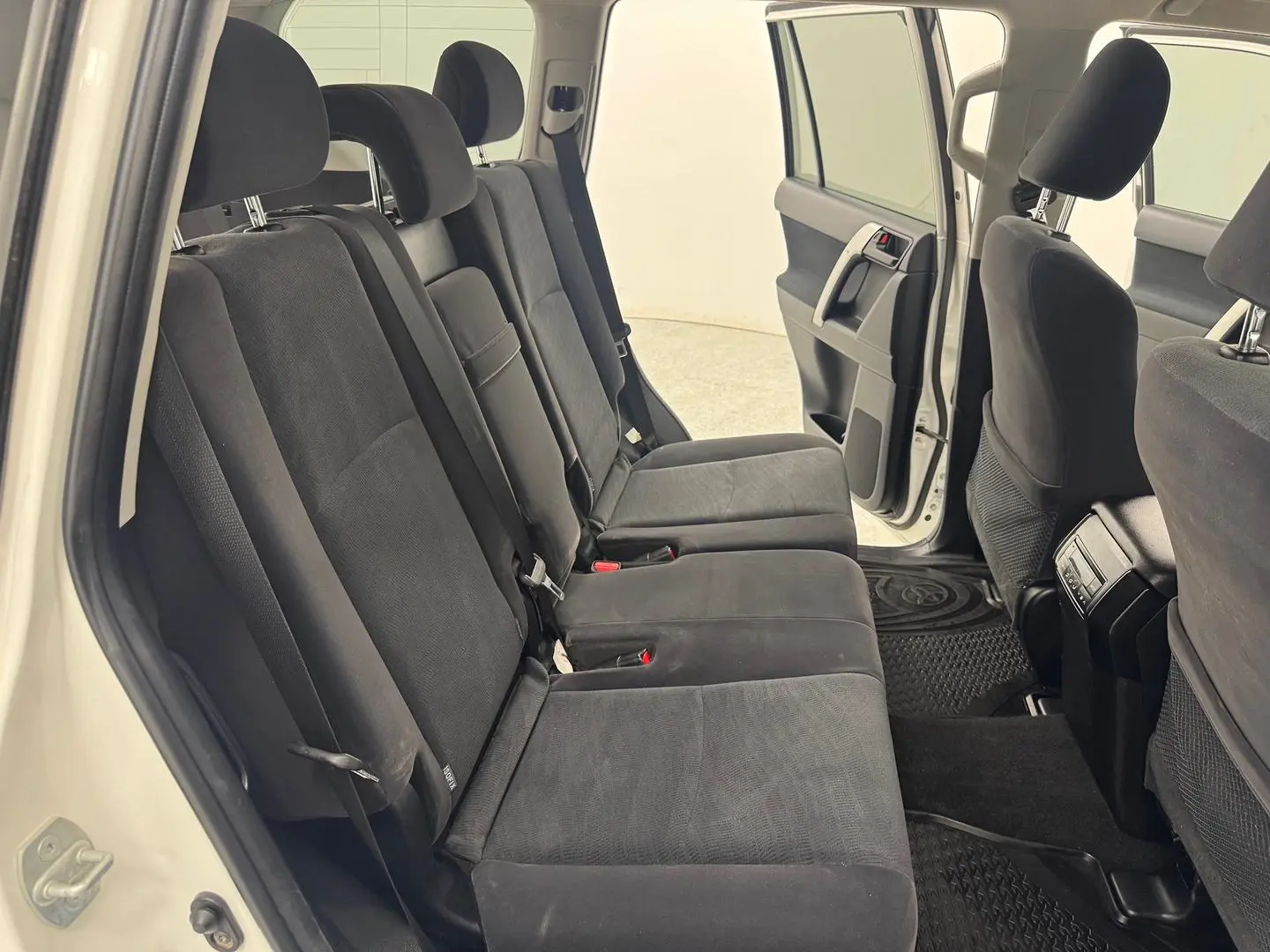 2020 Toyota Landcruiser Prado Gallery Image 24