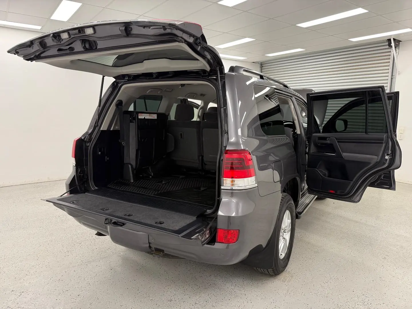 2019 Toyota Landcruiser Gallery Image 17