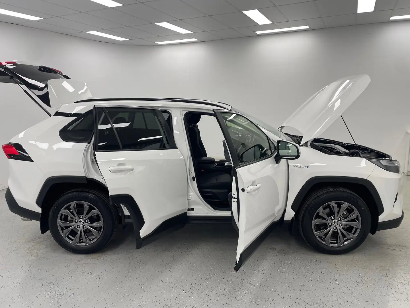2023 Toyota RAV4 Gallery Image 9