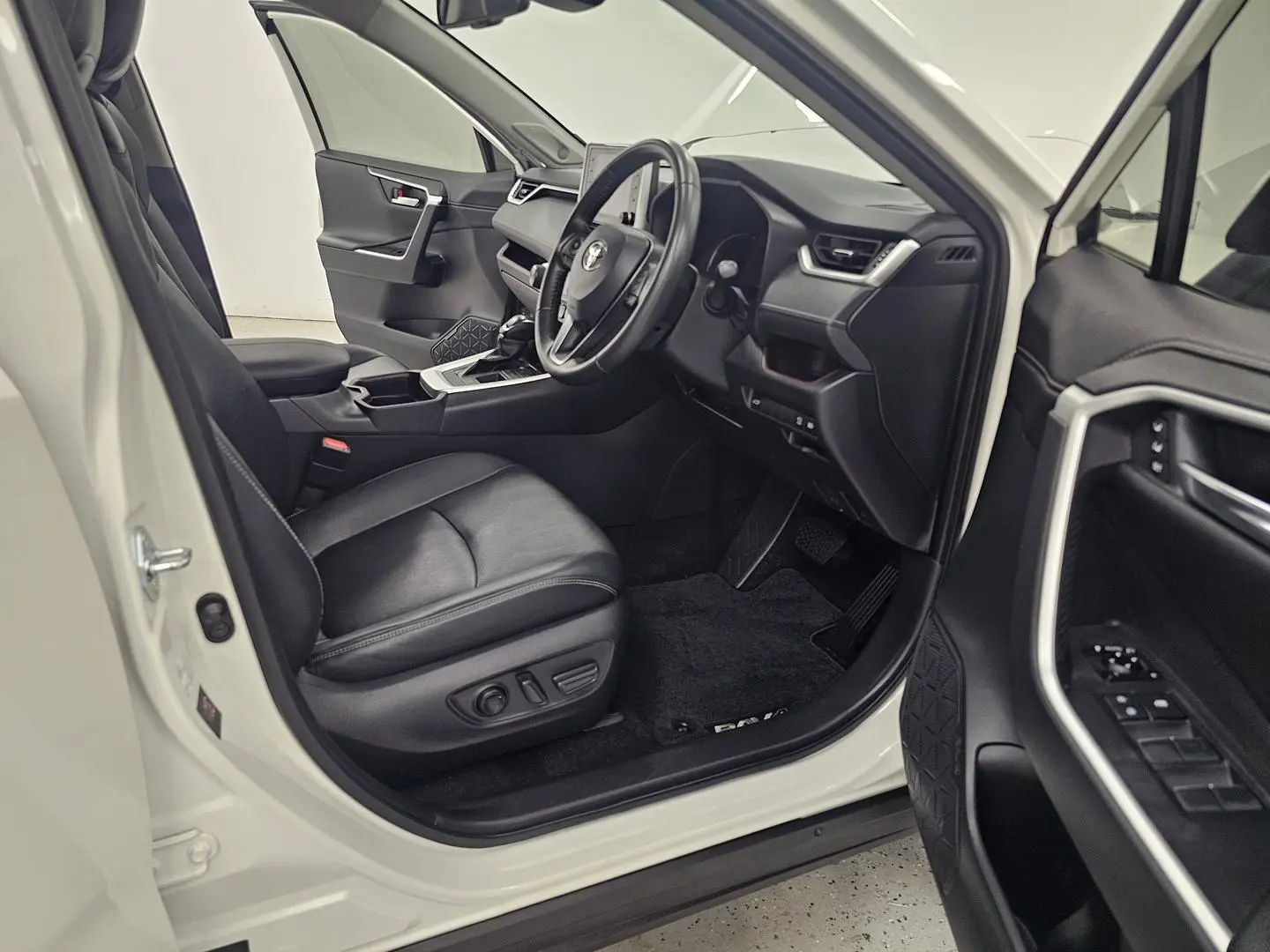 2021 Toyota RAV4 Gallery Image 23