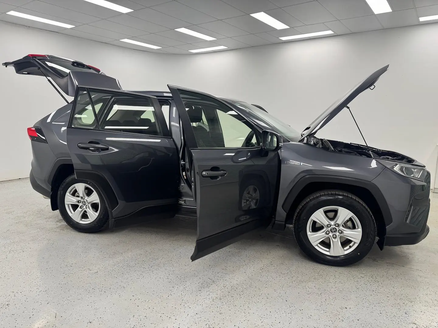 2019 Toyota RAV4 Gallery Image 8